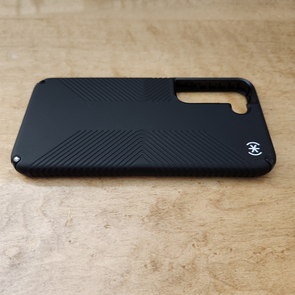 Speck Presidio2 Grip Series Case for Samsung Galaxy S22 - Black - Picture 4 of 7